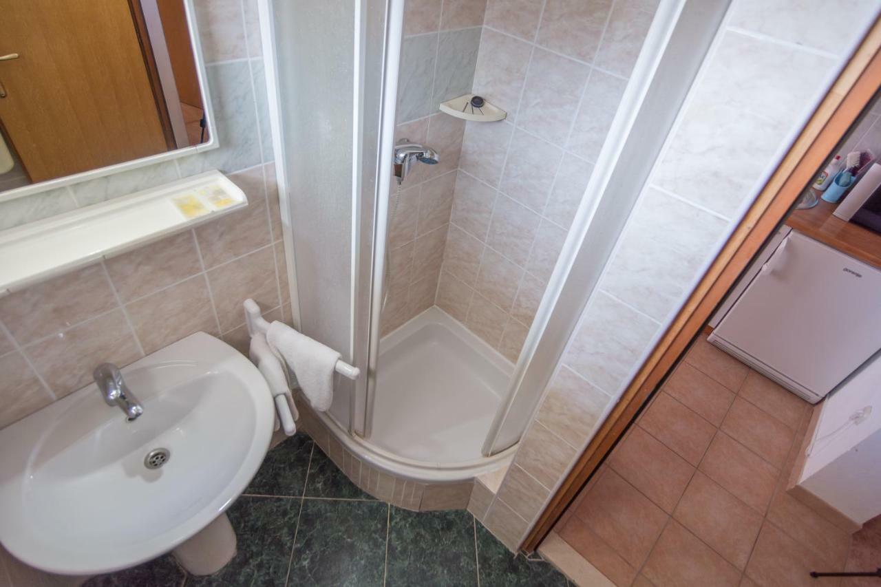 Olive Gardens Apartment พรีมอชเตน ภายนอก รูปภาพ