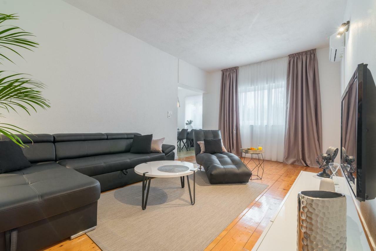 Olive Gardens Apartment พรีมอชเตน ภายนอก รูปภาพ